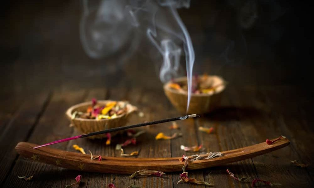 Best smelling incense, 6 top rated sticks that smell great